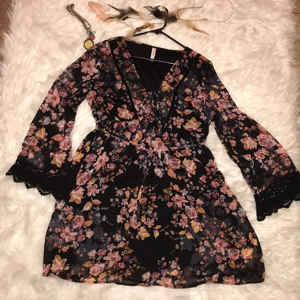 🎁 RePosh! 🌷🌹 Floral Dress